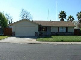 Modesto Cozy 3 Bedroom 2 Bath with Pool in Modesto, CA