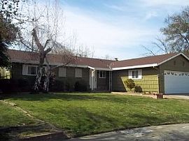 Carmichael Classic..3/2 Great Location in Carmichael, CA