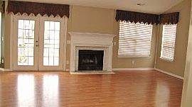 3 Br Ranch W/formal Dining, Fenced Yard in Charlotte, NC (Photo 4 of 5)