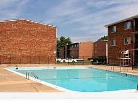 Close to Metrorail, Spacious Rooms! in Alexandria, VA (Photo 5 of 5)