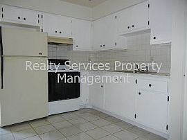 Duplex Rental Home in Fort Myers in Fort Myers, FL (Photo 3 of 5)