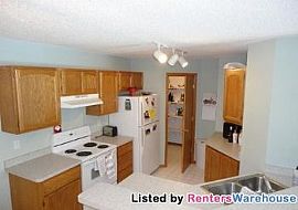 Oakdale Townhome! in Landfall Village, MN (Photo 2 of 5)