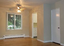 1 Bd/1 Bath Come Home to Uptown at Lake in Lake Grove, OR (Photo 4 of 5)