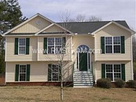 Like New 4-5 Br, New Carpet/paint, Cul-D in Winder, GA