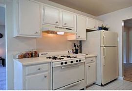 Spacious Rooms and Walk-In Closets! in Gaithersburg, MD (Photo 2 of 5)