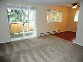 2 Bd/1 Bath Ask About Our Fully Renovate in Lake Grove, OR (Photo 4 of 5)