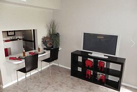 2 Bd/1 Bath Comfortable Living with Abun in Phoenix, AZ (Photo 2 of 5)