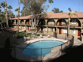 2 Bd/1 Bath Comfortable Living with Abun in Phoenix, AZ (Photo 5 of 5)