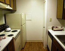 2 Bd/2 Bath Free Rent! Plus a Free Mov in Houston, TX (Photo 3 of 5)