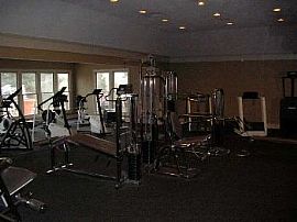 Pool, Spa, Fitness Center, and On-Site L in Lenexa, KS (Photo 4 of 5)