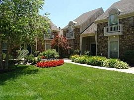 Pool, Spa, Fitness Center, and On-Site L in Lenexa, KS (Photo 5 of 5)