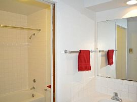 2 Bd/1 Bath Great Location in Spokane, D in Manito, WA (Photo 5 of 5)