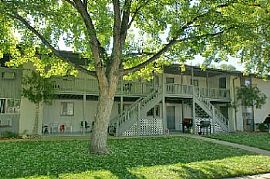 2 Bd/1 Bath Spacious Living Areas! in Denver, CO