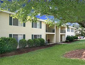 3 Bd/1 Bath Lovely Landscaping and a Spa in Gastonia, NC