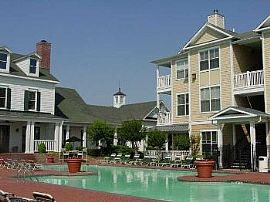 Just Minutes From Downtown, Major Shoppi in Collierville, TN