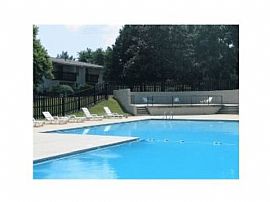 2 Bd/1 Bath Next Door to The Redstone Ar in Huntsville, AL (Photo 2 of 5)