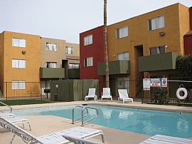 2 Bd/1 Bath Affordable Living in a Great in Glendale, AZ (Photo 2 of 5)