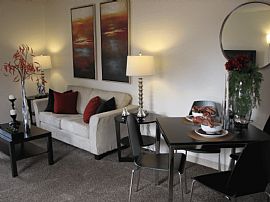 2 Bd/1 Bath Affordable Living in a Great in Glendale, AZ (Photo 4 of 5)