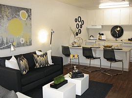 2 Bd/1 Bath Affordable Apartments Locate in Mesa, AZ (Photo 2 of 5)