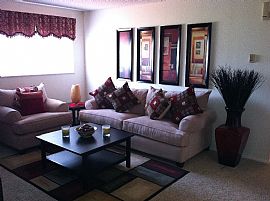 3 Bd/2 Bath Spacious Walk in Closets! in Denver, CO