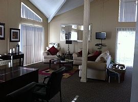 3 Bd/2 Bath Spacious Walk in Closets! in Denver, CO (Photo 5 of 5)