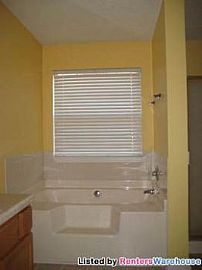 Beautiful Split-Level in Hampton, Ga in Hampton, GA (Photo 3 of 5)