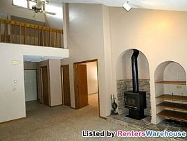 3+ Br Home Near Woodsy Stillwater/lake E in Oak Park Heights, MN (Photo 3 of 5)