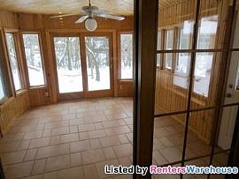 3+ Br Home Near Woodsy Stillwater/lake E in Oak Park Heights, MN (Photo 5 of 5)