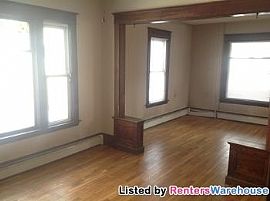 Spacious 2+ Bed Minneapolis Home Near 35 in Minneapolis, MN (Photo 4 of 5)