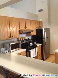 Updated 2 Bedroom Townhouse By Lake Calh in Edina, MN