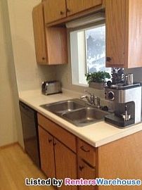 Updated 2 Bedroom Townhouse By Lake Calh in Edina, MN (Photo 2 of 5)