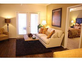 3 Bd/2 Bath Spacious Retreat at The Have in Hill Country Village, TX (Photo 5 of 5)