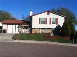 Fabulous Bi-Level in Fountain Valley!! E in Colorado Springs, CO