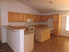 3 Bed, 1678 Sqft, $950 in Avondale, AZ (Photo 2 of 5)