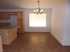 3 Bed, 1678 Sqft, $950 in Avondale, AZ (Photo 3 of 5)