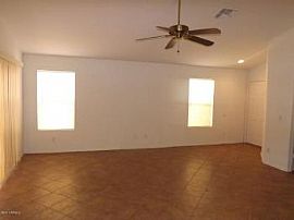 3 Bed, 1678 Sqft, $950 in Avondale, AZ (Photo 4 of 5)