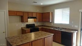 3 Bed, 1927 Sqft, $1,025 in Sun City, AZ (Photo 3 of 5)