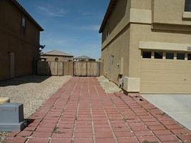 4 Bed, 2452 Sqft, $1,495 in Phoenix, AZ (Photo 3 of 5)