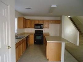 3 Bed, 2469 Sqft, $925 in Buckeye, AZ (Photo 2 of 5)