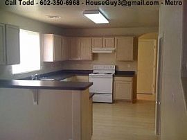 3 Bed, 1744 Sqft, $950 in Phoenix, AZ (Photo 2 of 5)