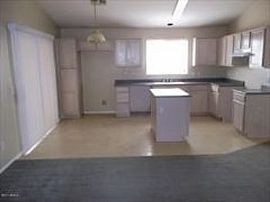 3 Bed, 1464 Sqft, $995 in Goodyear, AZ (Photo 5 of 5)