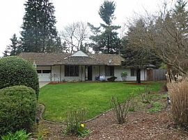  Adorable One Level Ranch in Lake Osweg in Lake Grove, OR