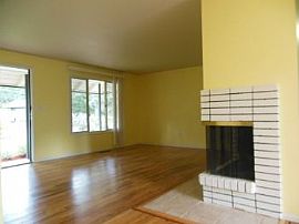  Adorable One Level Ranch in Lake Osweg in Lake Grove, OR (Photo 2 of 5)