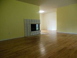  Adorable One Level Ranch in Lake Osweg in Lake Grove, OR (Photo 3 of 5)