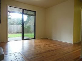  Adorable One Level Ranch in Lake Osweg in Lake Grove, OR (Photo 4 of 5)