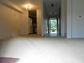 Spacious Townhome with Garage on Cul-De- in Tualatin, OR (Photo 4 of 5)