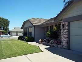 Beautiful Single Level Galt Home in Galt, CA (Photo 3 of 5)