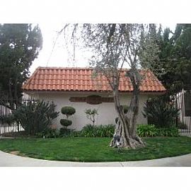 Spacious and Quiet Townhouse in Tarzana, CA