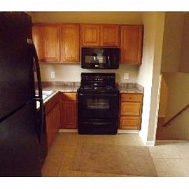 Plenty of Amenities on Quiet Street in Columbus, OH (Photo 4 of 5)