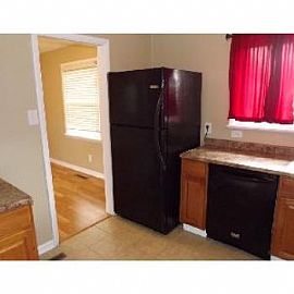 Plenty of Amenities on Quiet Street in Columbus, OH (Photo 5 of 5)